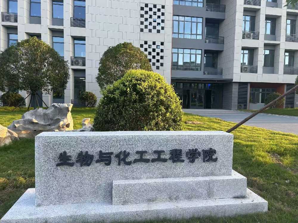 城厢区扬州职业大学体育场高杆灯项目
